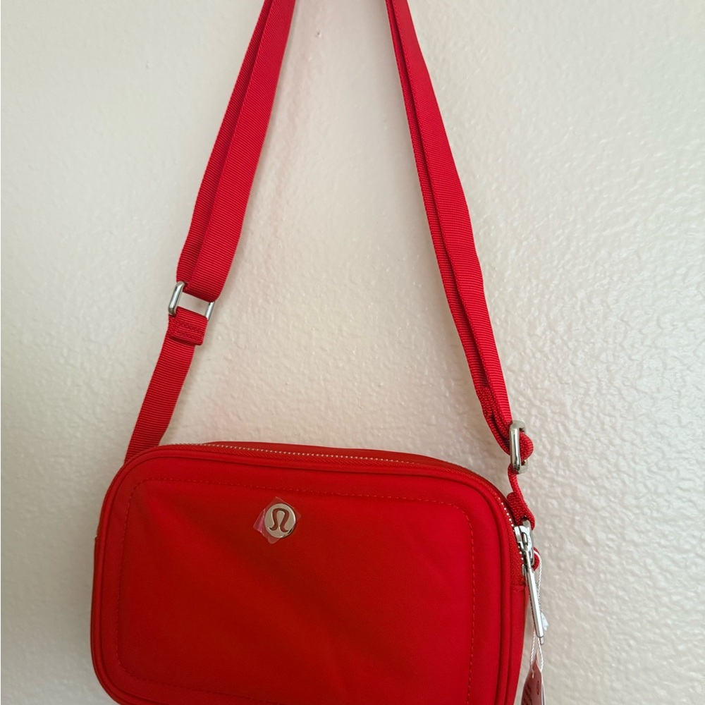 Lululemon Camera Crossbody bag